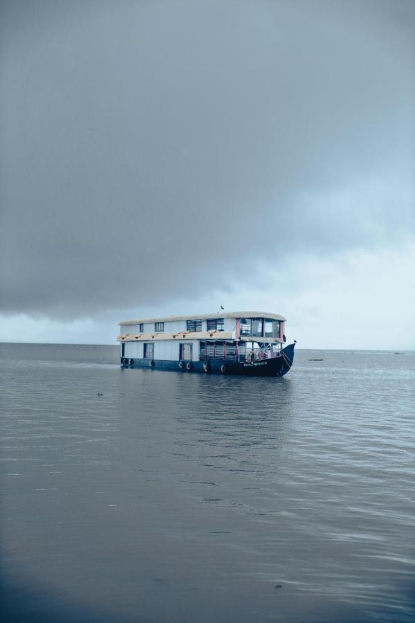 Hotel Harmony Houseboats Alappuzha Exterior foto